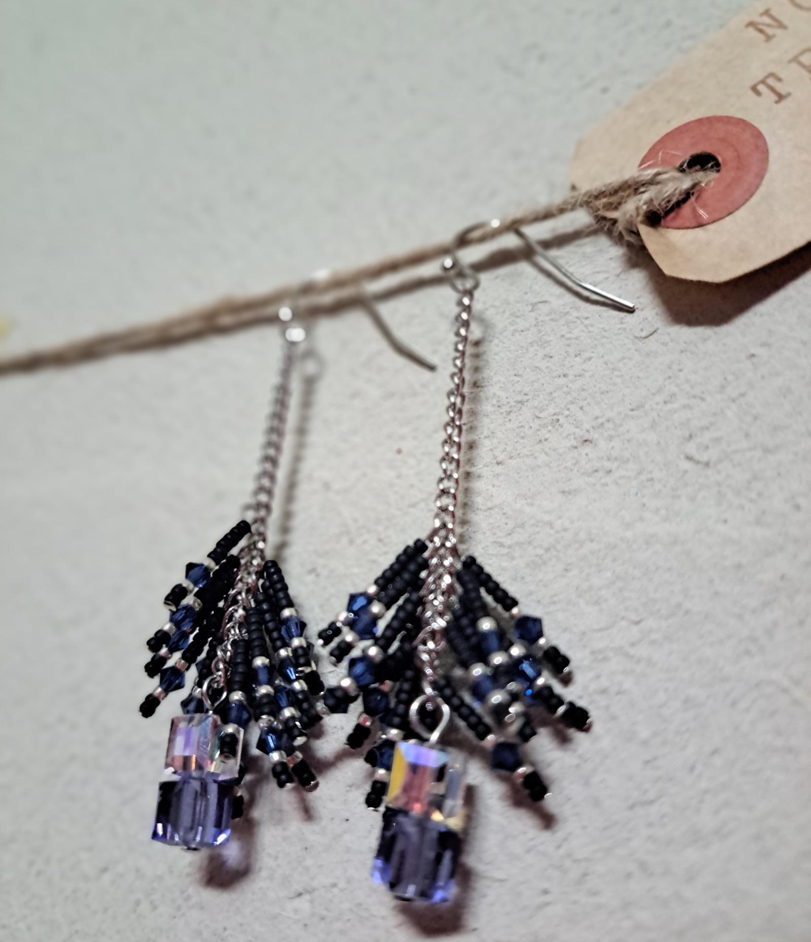 ゆらゆら揺れる優雅な輝き。style格上げします。ビーズロングフリンジピアス(ブラック×パープル) | 12枚目