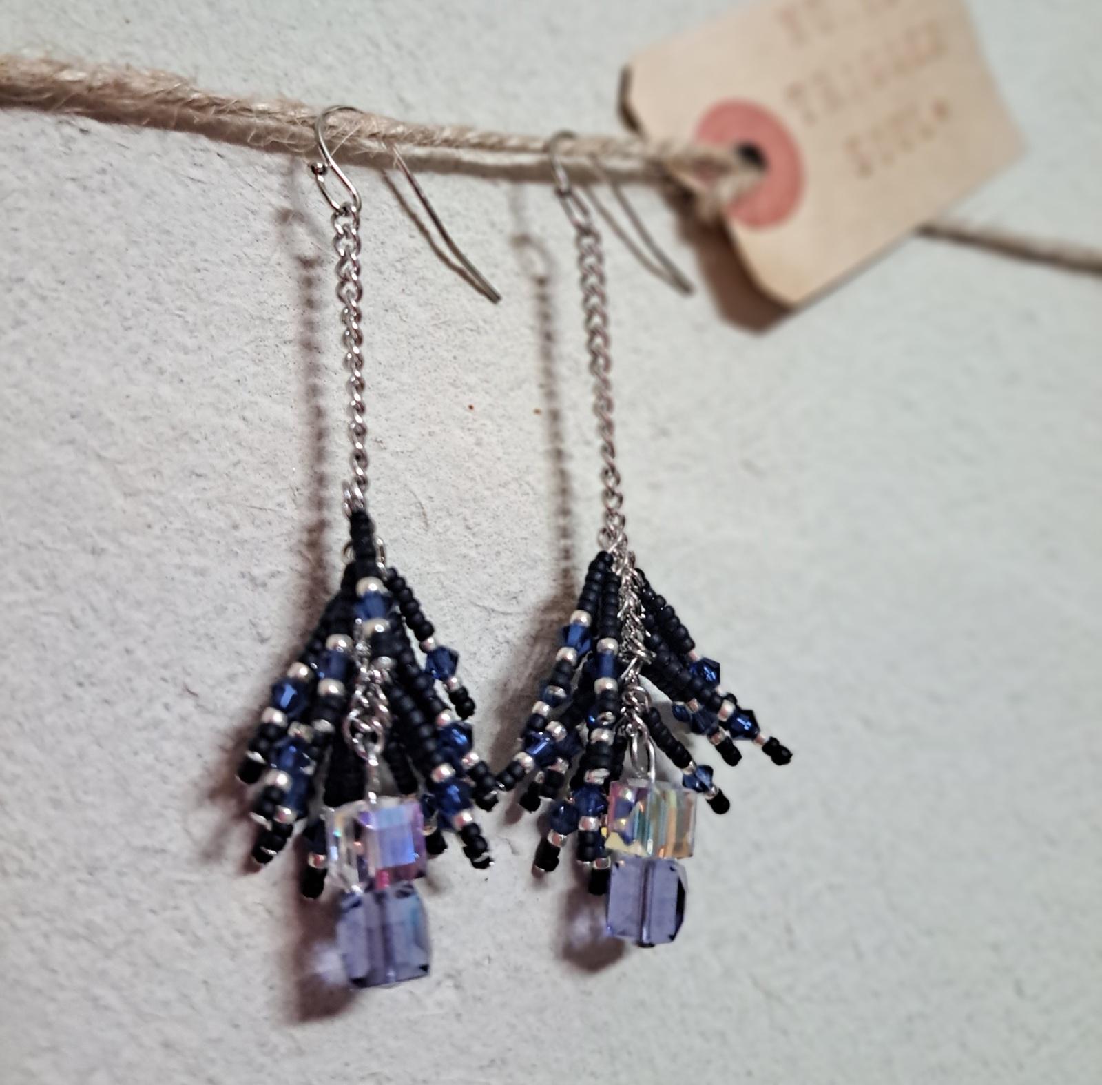 ゆらゆら揺れる優雅な輝き。style格上げします。ビーズロングフリンジピアス(ブラック×パープル) | 3枚目