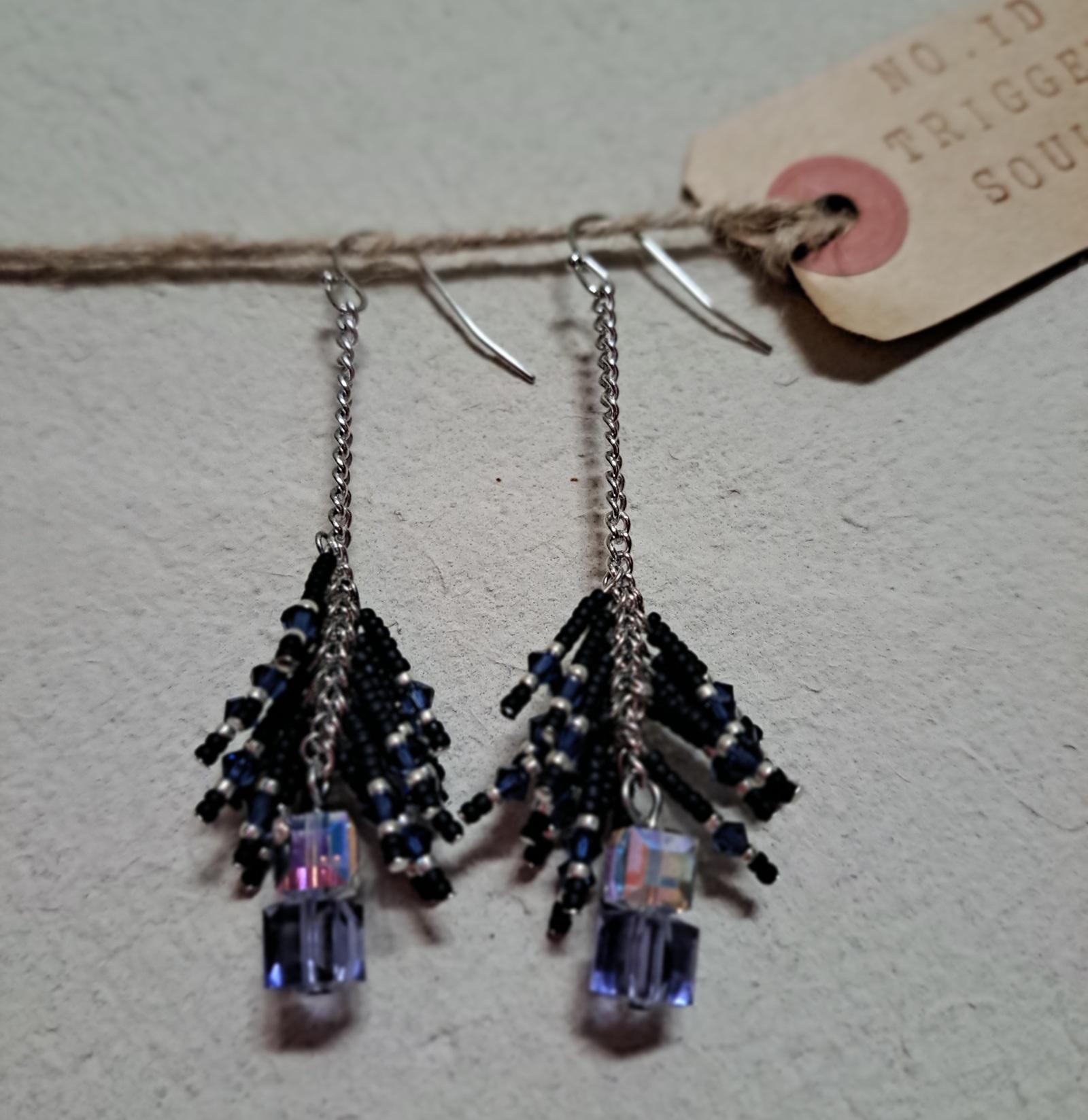 ゆらゆら揺れる優雅な輝き。style格上げします。ビーズロングフリンジピアス(ブラック×パープル) | 7枚目