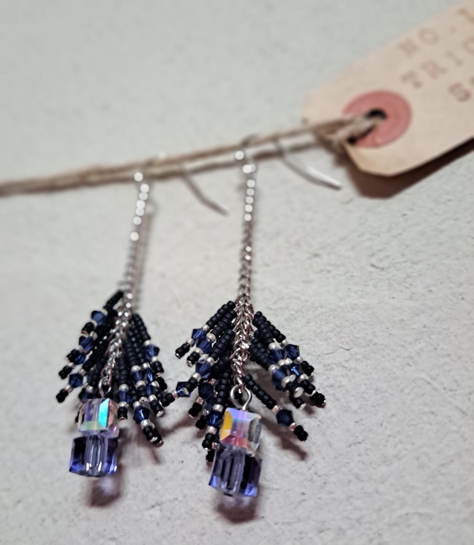 ゆらゆら揺れる優雅な輝き。style格上げします。ビーズロングフリンジピアス(ブラック×パープル) | 9枚目