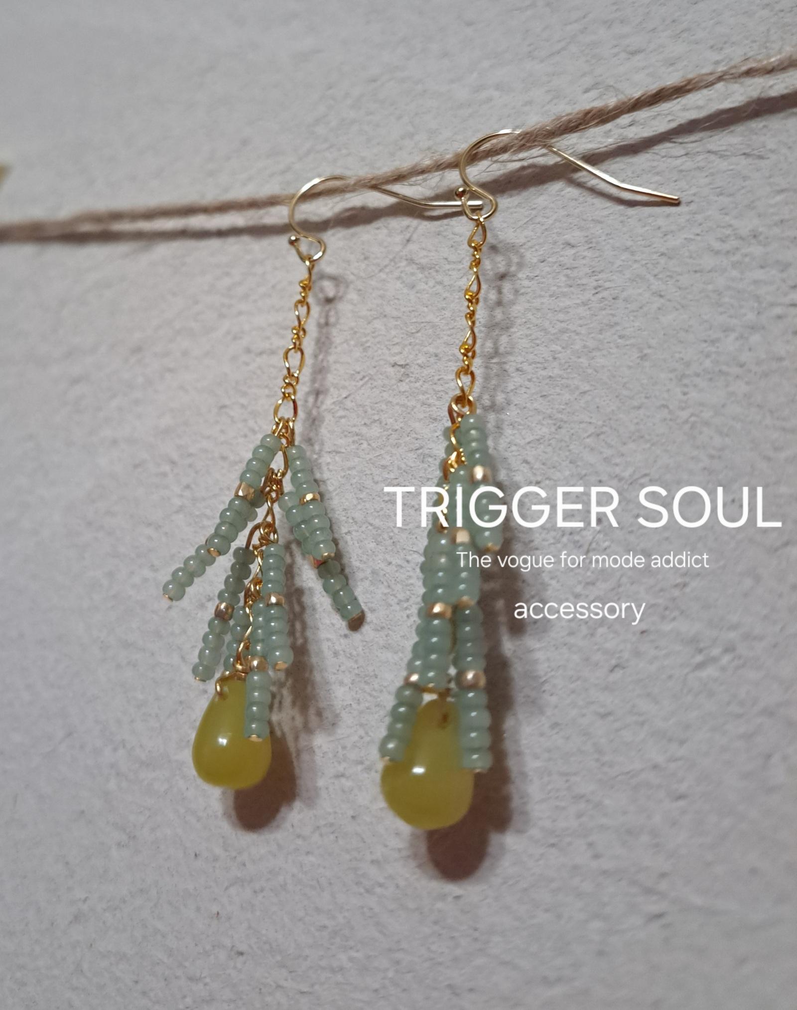 ゆらゆら揺れる優雅な輝き。style格上げします。ビーズロングフリンジピアス(グリーン) | 2枚目