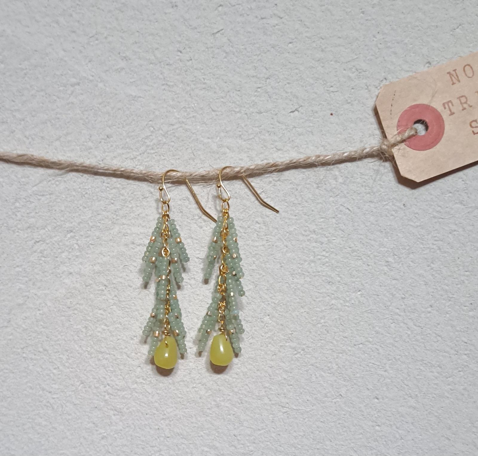 ゆらゆら揺れる優雅な輝き。style格上げします。ビーズロングフリンジピアス(グリーン) | 2枚目