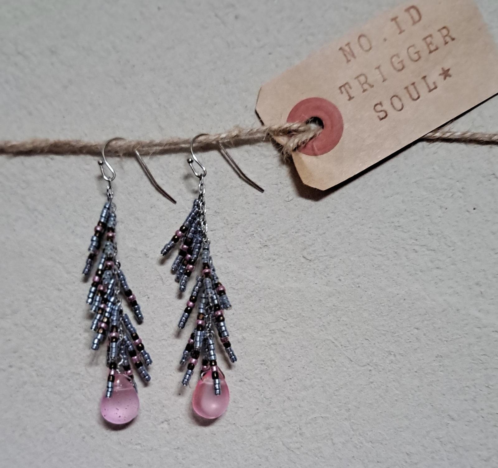 ゆらゆら揺れる優雅な輝き。style格上げします。ビーズロングフリンジピアス(ブルー×ピンク) | 3枚目