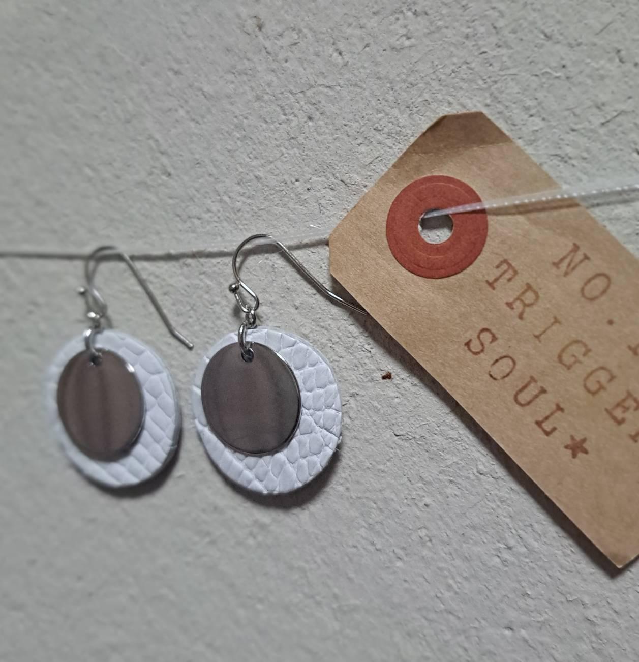 ホワイトという贅沢。COOLなメタル×クロコダイル25 ㍉（シルバー） | 9枚目