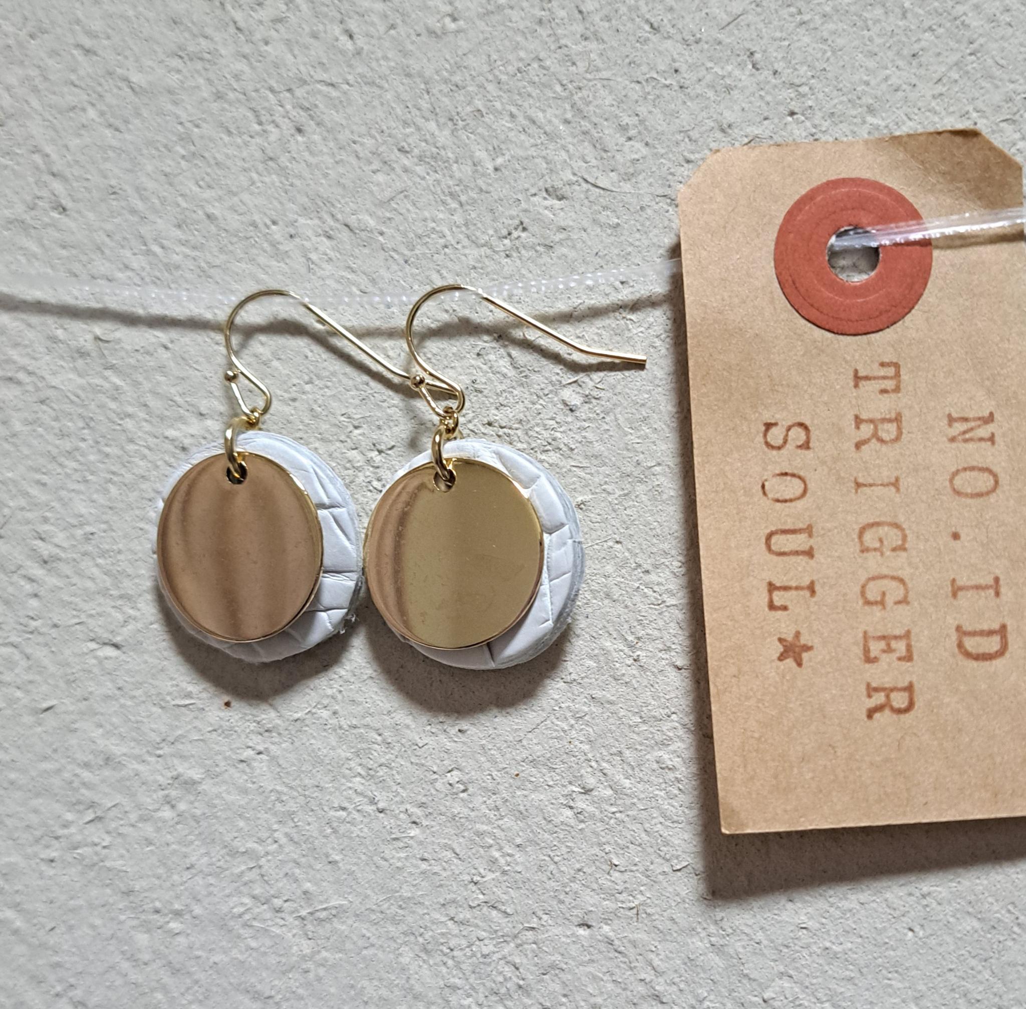 ホワイトという贅沢。COOLなメタル×クロコダイル（20㍉）