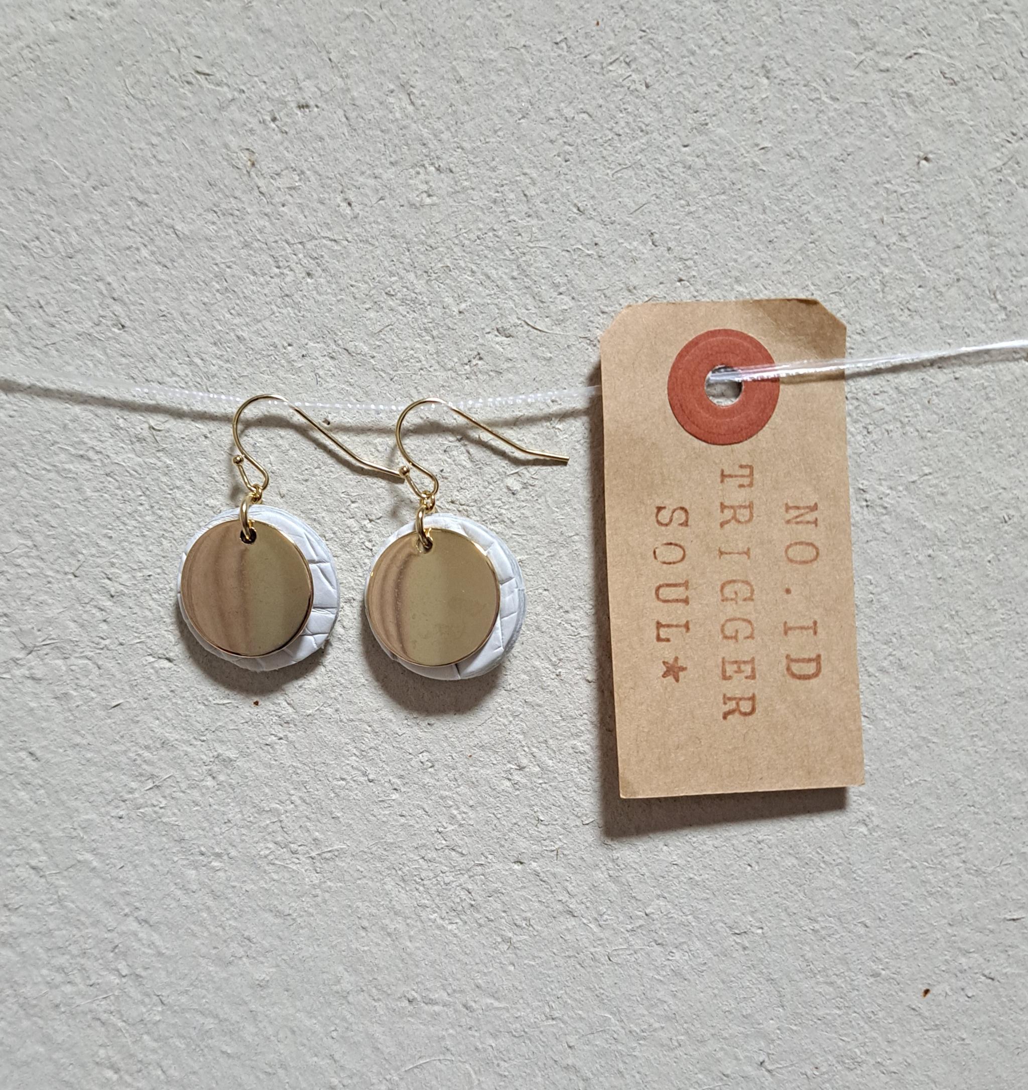 ホワイトという贅沢。COOLなメタル×クロコダイル（20㍉） | 2枚目