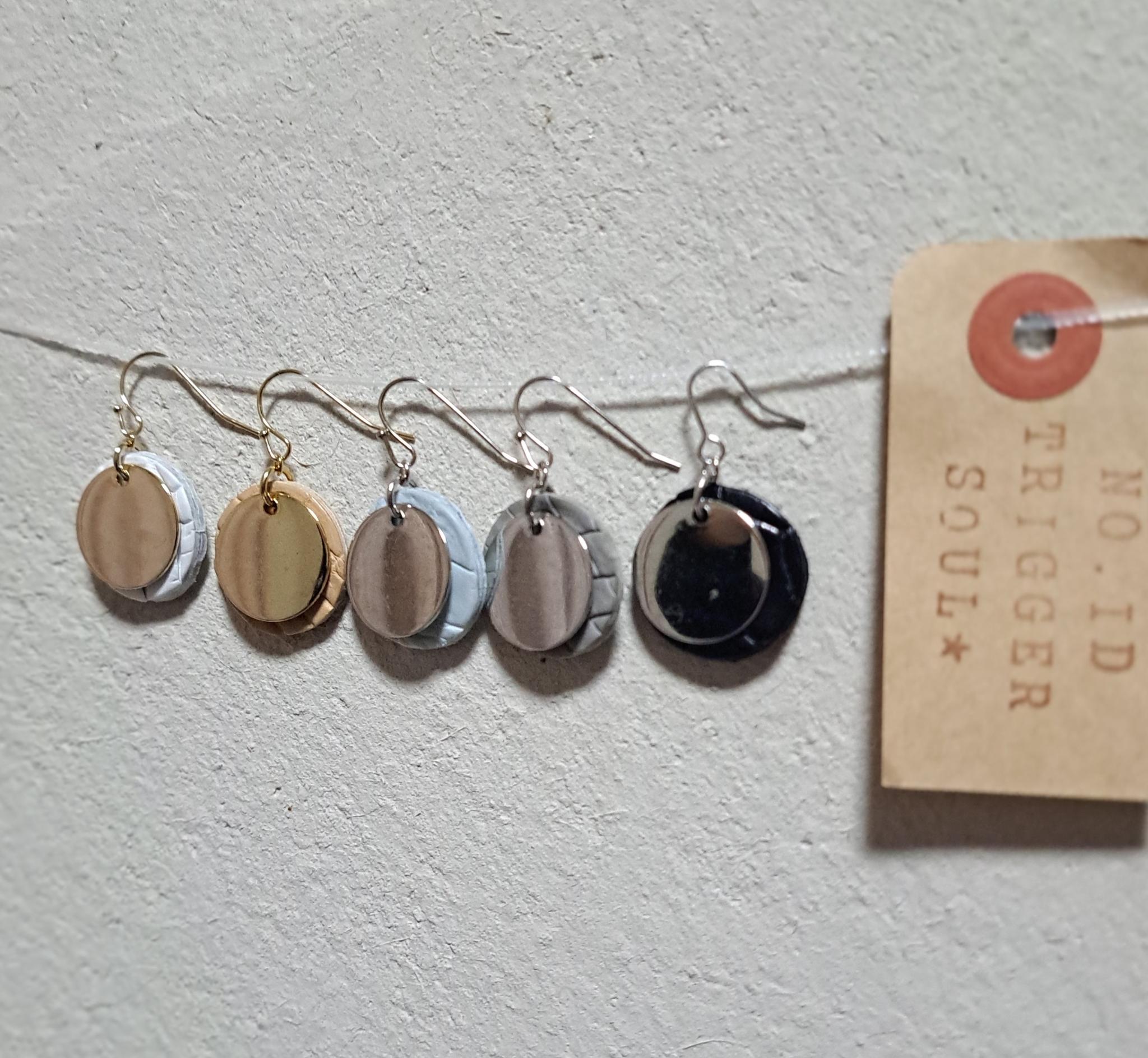 皮革の宝石といわれる本革クロコダイル（20㍉）×ゴールドメタル/ヌードベージュ サステナブルピアス/一度は手にしたい逸品 | 15枚目