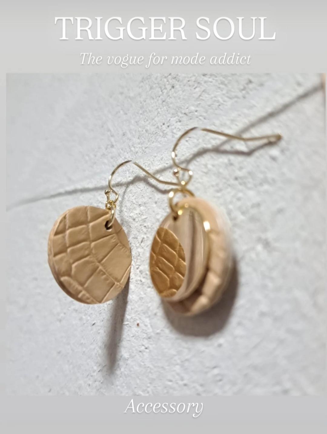 皮革の宝石といわれる本革クロコダイル（20㍉）×ゴールドメタル/ヌードベージュ サステナブルピアス/一度は手にしたい逸品 | 2枚目