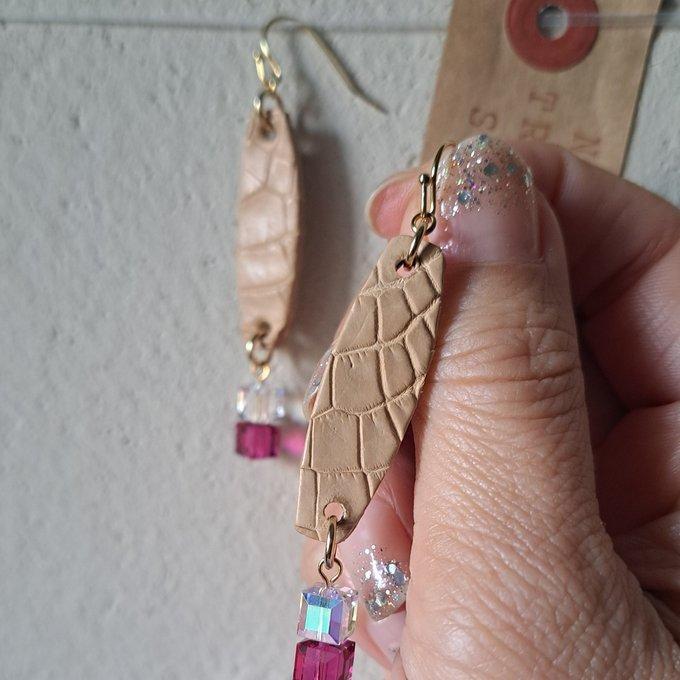 【想像よりはるかに軽い】クロコダイル本革×クリスタル／サステナブルピアス｜廃材レザーアクセサリー | 2枚目