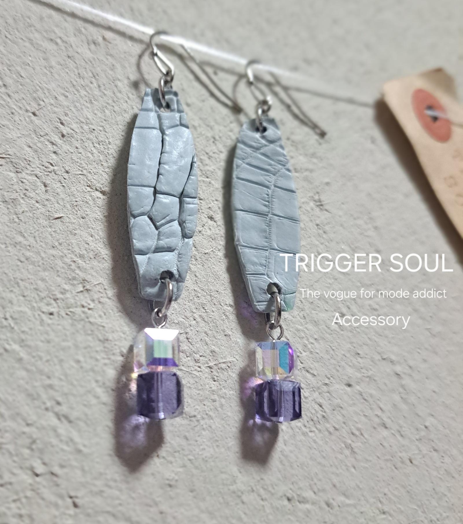 【想像よりはるかに軽い】クロコダイル本革×クリスタル／サステナブルピアス｜廃材レザーアクセサリー | 8枚目