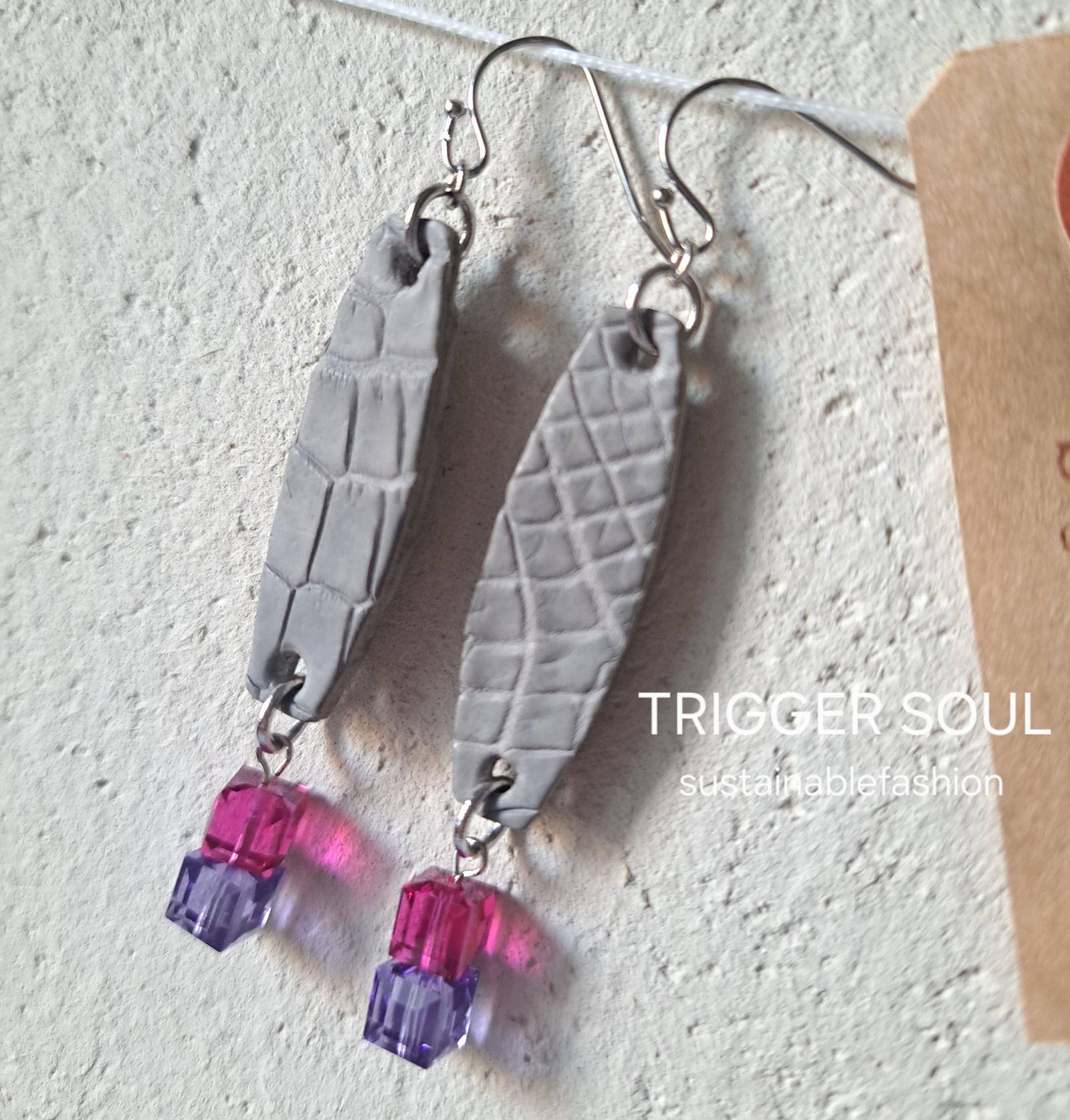 【想像よりはるかに軽い】クロコダイル本革×クリスタル／サステナブルピアス｜廃材レザーアクセサリー | 5枚目