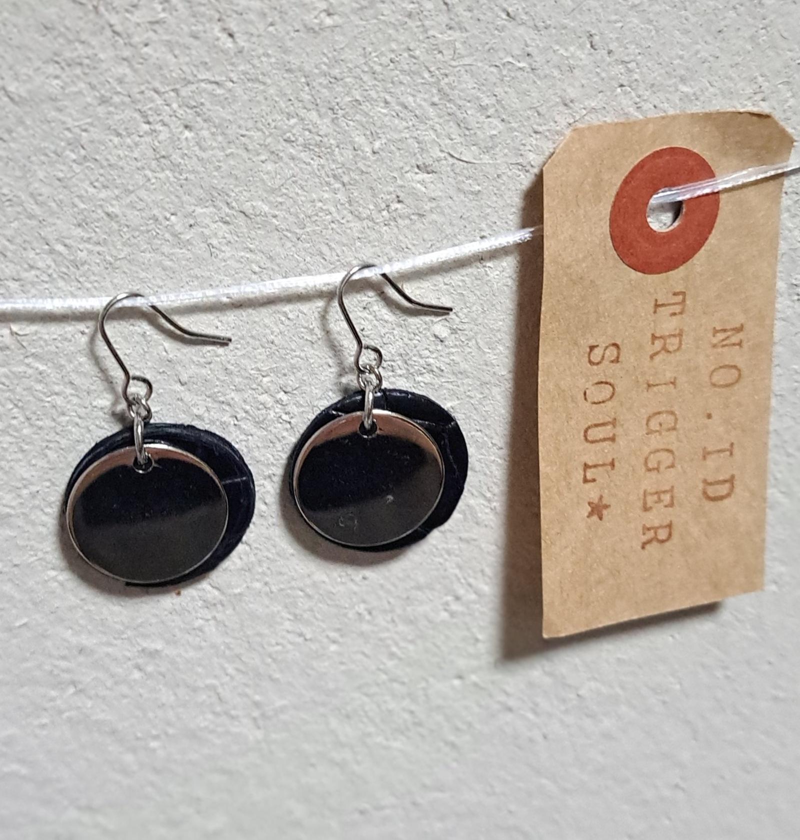 「3.5㌘の自由」つけていることを忘れる軽さ/クロコダイル本革×シルバー サステナブルピアス | 10枚目