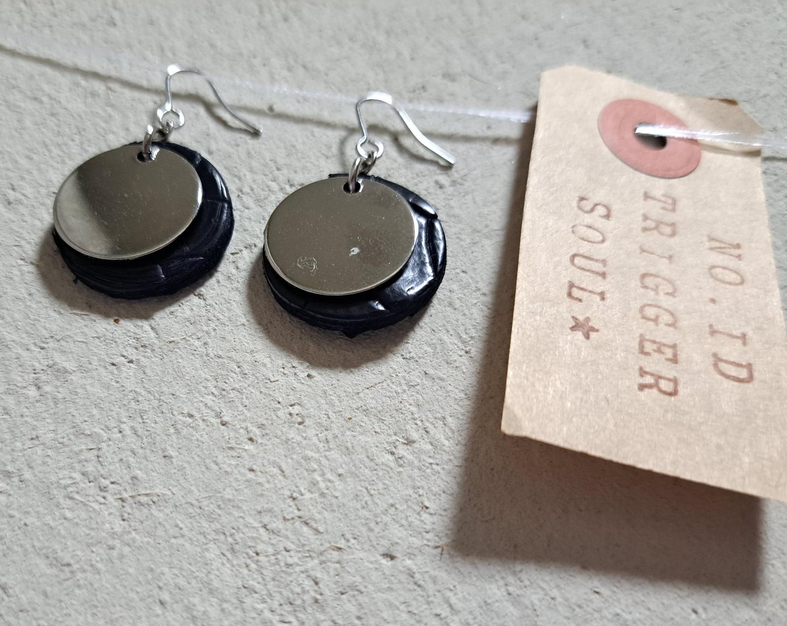 「3.5㌘の自由」つけていることを忘れる軽さ/クロコダイル本革×シルバー サステナブルピアス | 6枚目