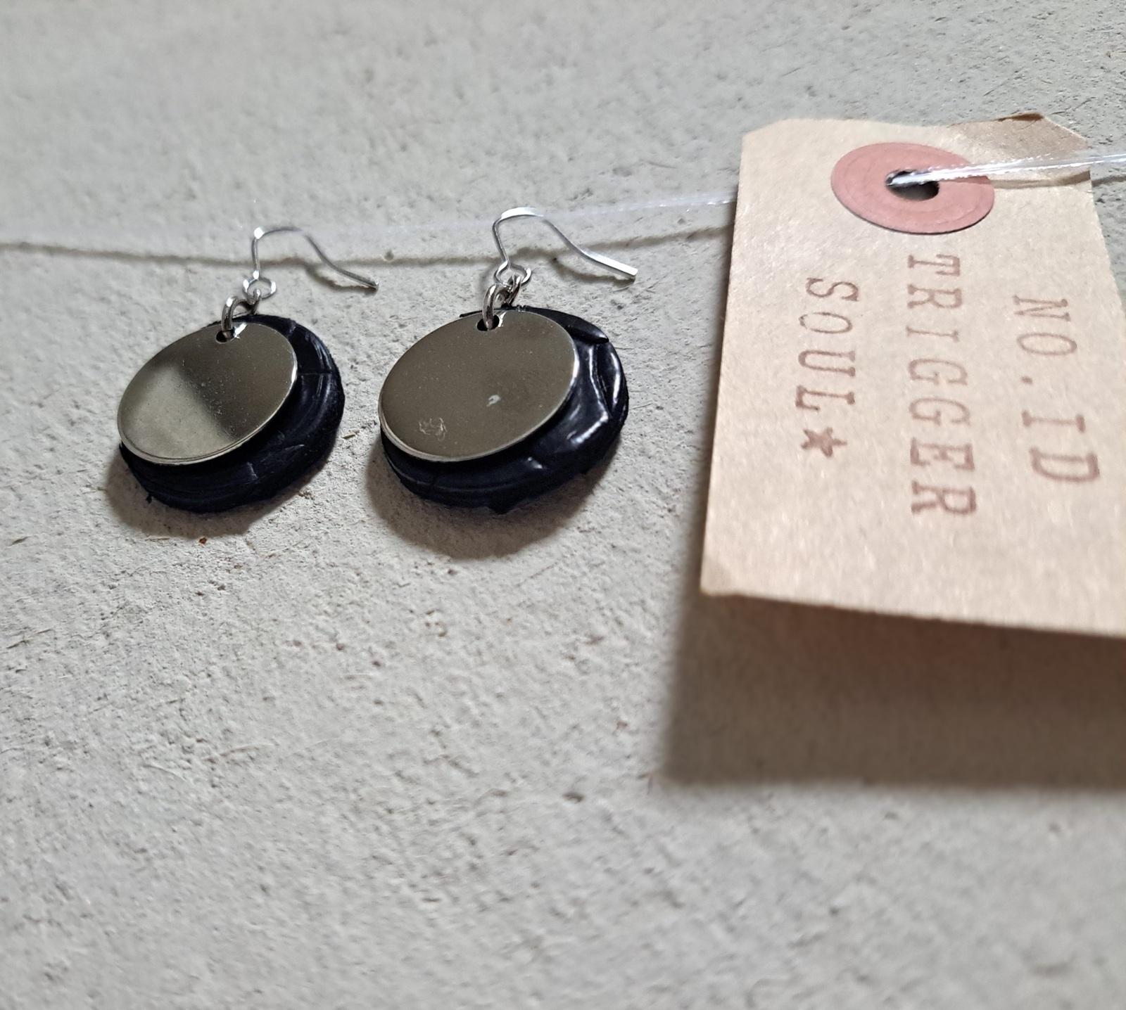 「3.5㌘の自由」つけていることを忘れる軽さ/クロコダイル本革×シルバー サステナブルピアス | 9枚目