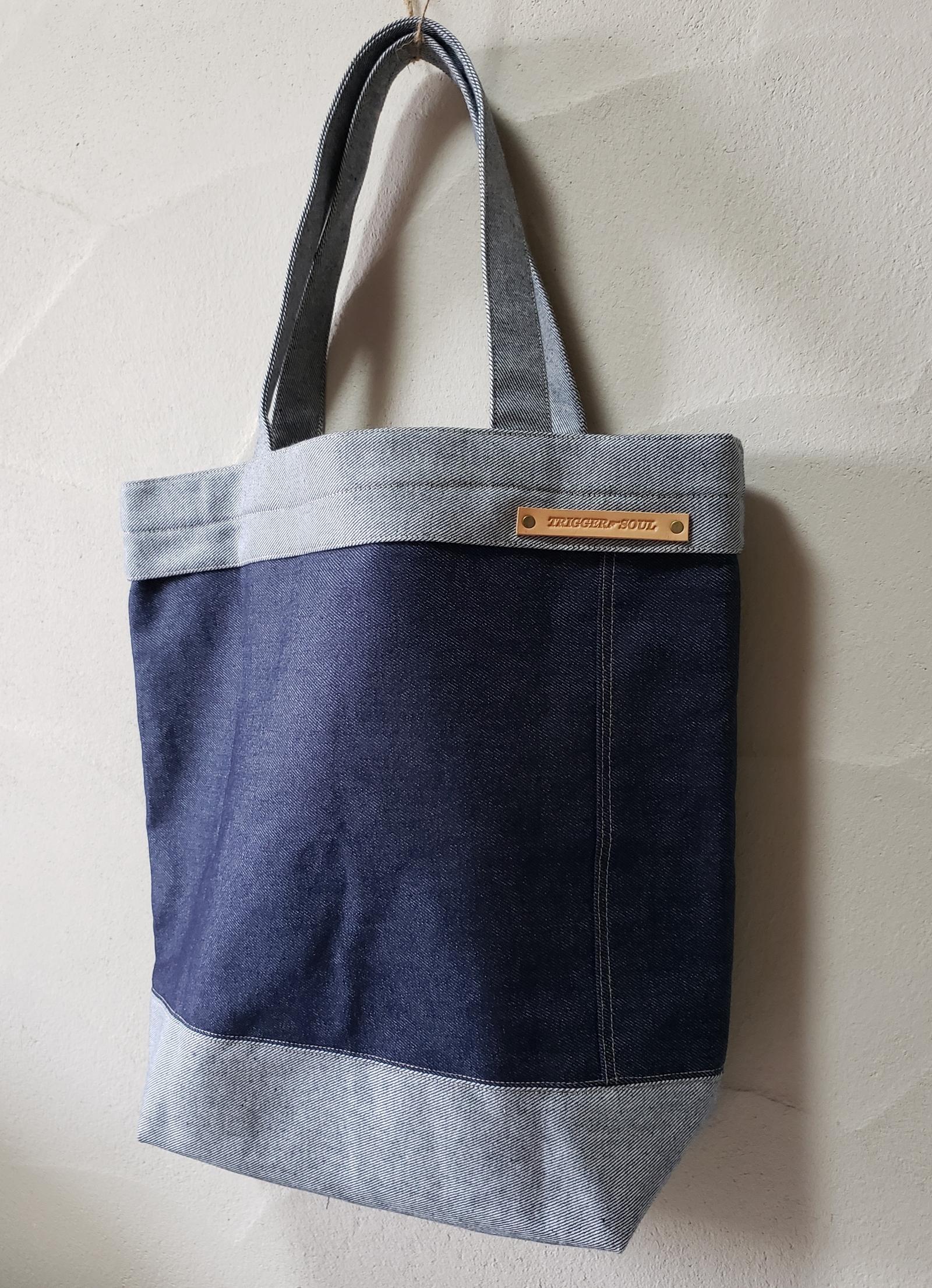 check☑それどこの？って 聞かれがち。老若男女問わずの人気モデル/ロールアップデザインデニムトート