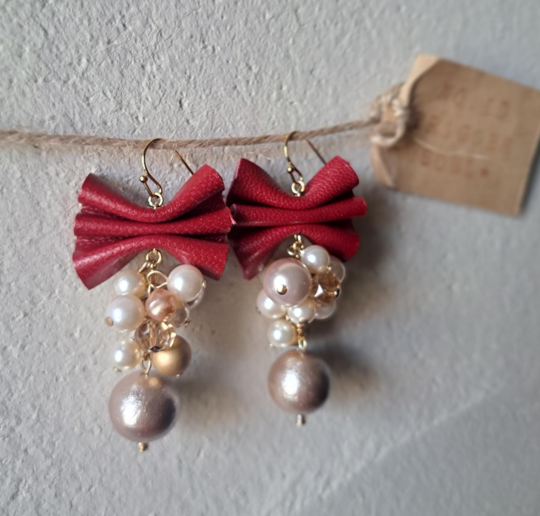 【本革リボン】コットンパールmixレッドリボン/3秒でドレスアップ。サスティナブルアクセサリー(Ｃ24C) | 4枚目