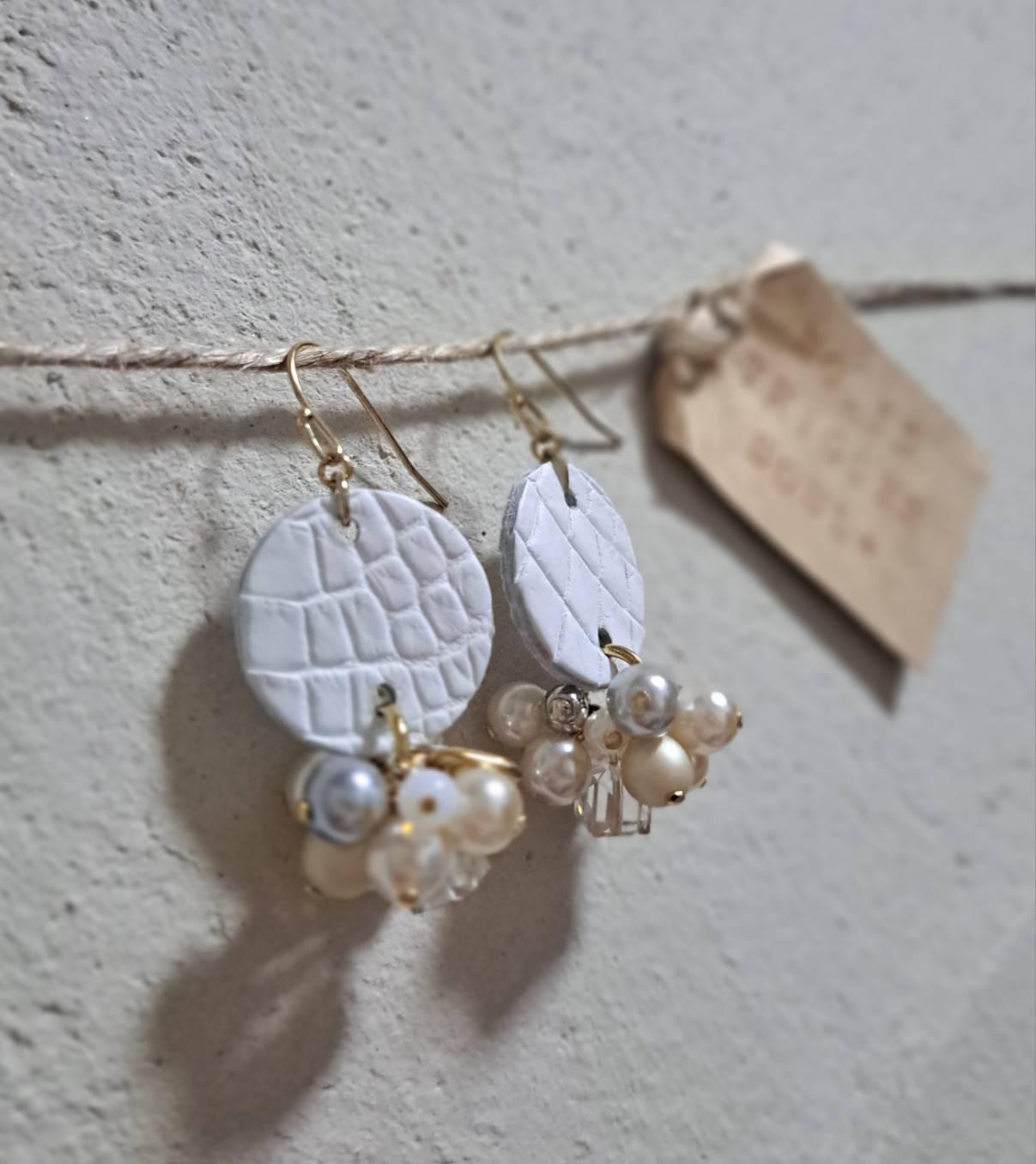 本革【ホワイトという贅沢】かわいいとかっこいいを欲張る。クロコダイルを使用したサステナブルアクセサリー（W-25F）