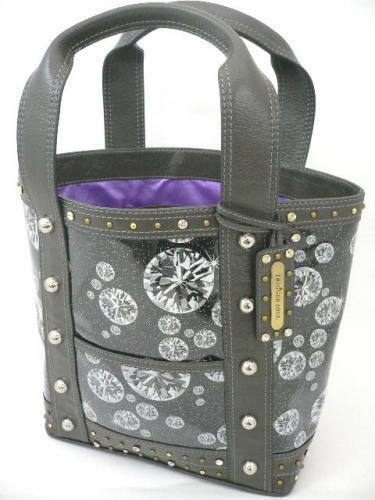 大人の遊び心を刺激する そして 多くの女性を魅了する。スワロフスキースタッズ×オリジナルダイヤプリントトート/グレー | 2枚目