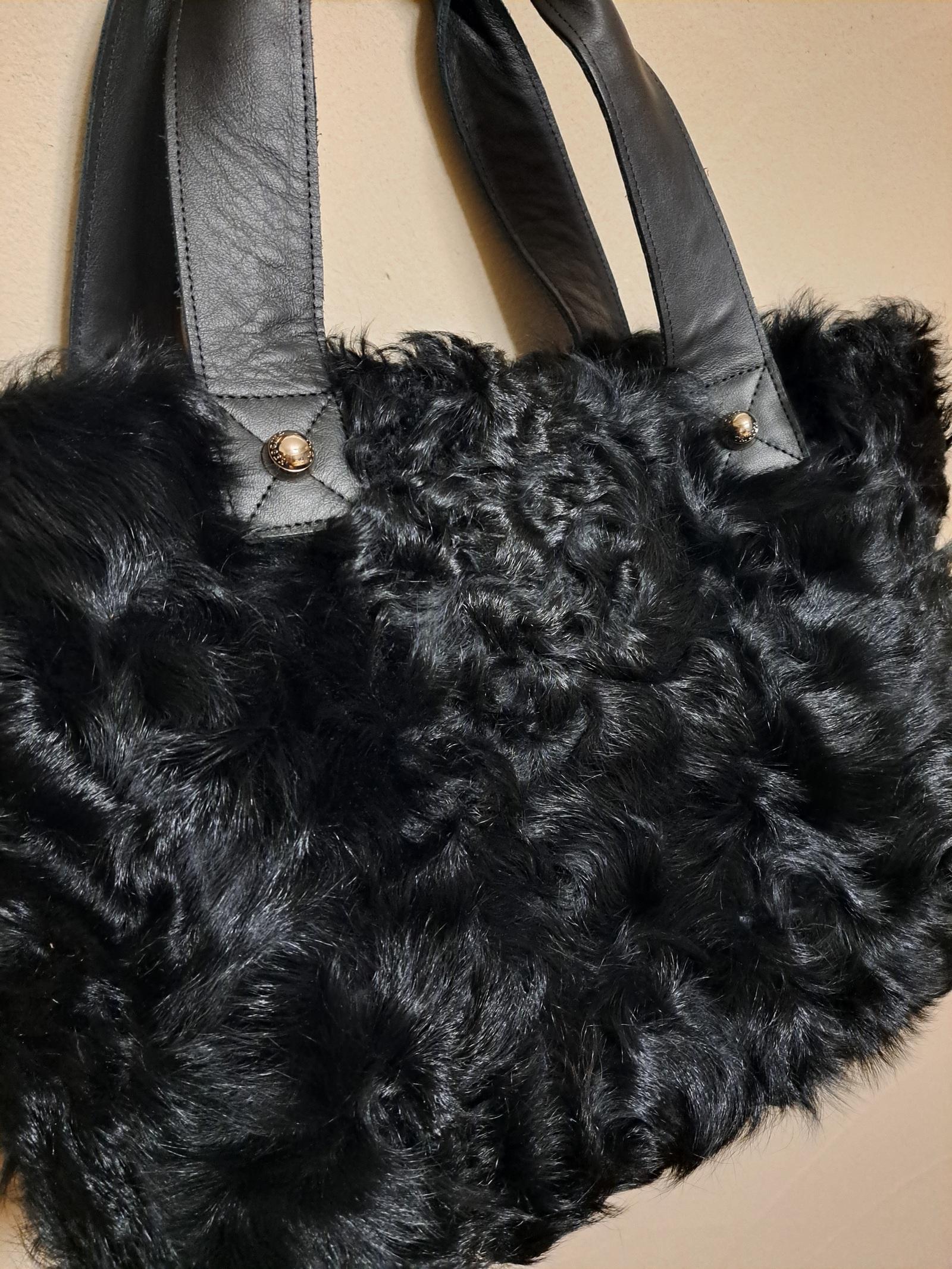 【文句なしに可愛い】限定　TRIGGER SOULファーバッグが登場/ブラック | 6枚目