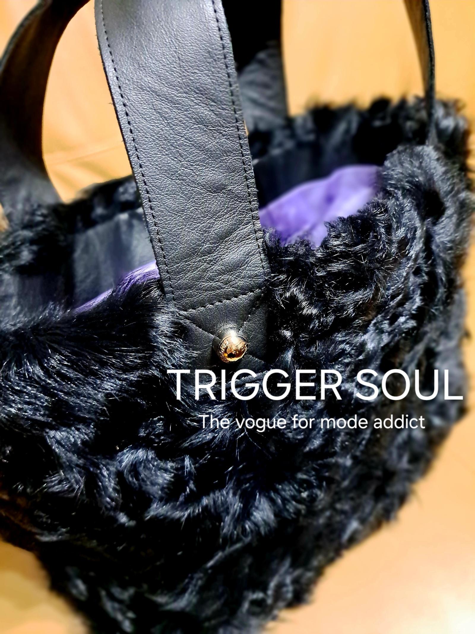 【文句なしに可愛い】限定　TRIGGER SOULファーバッグが登場/ブラック | 9枚目