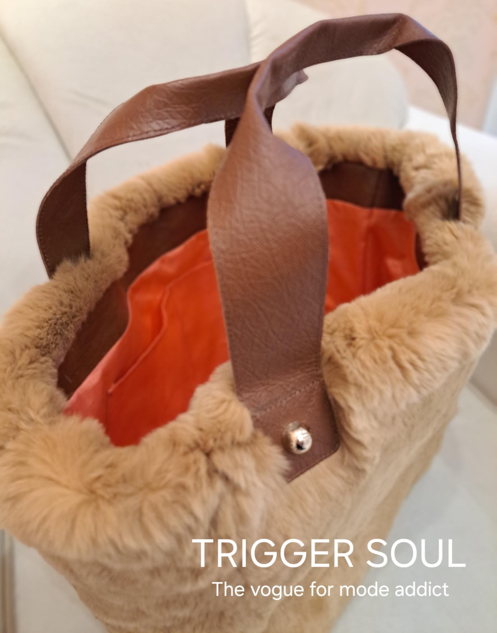 【文句なしに可愛い】限定　TRIGGER SOULファーバッグが登場/キャメル | 3枚目